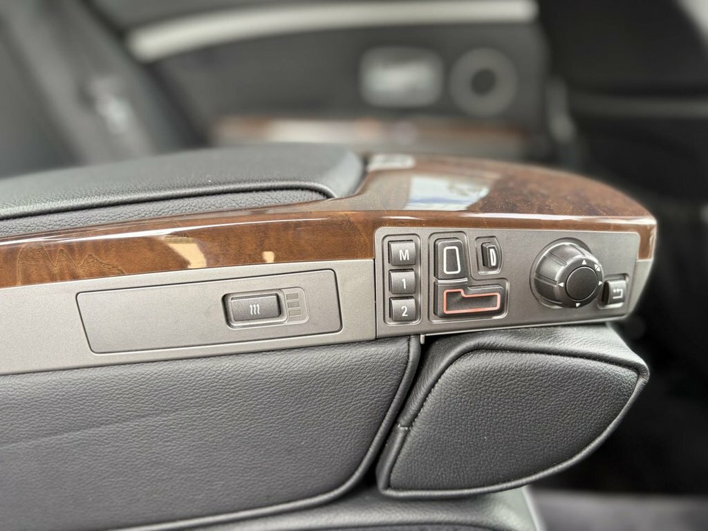 BMW 7 Series Saloon 3.0 Black #24