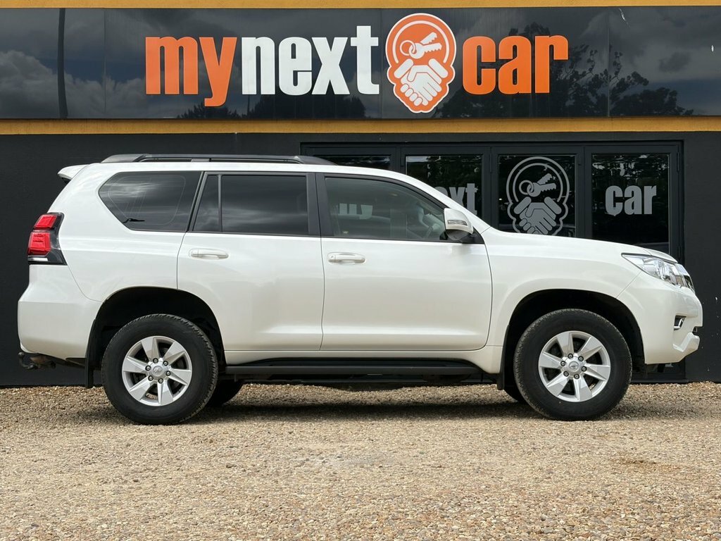 Toyota Land Cruiser 2.8L Active White