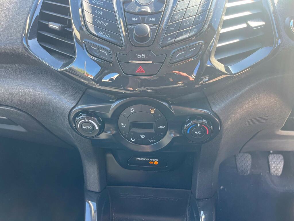 Ford Ecosport White #9