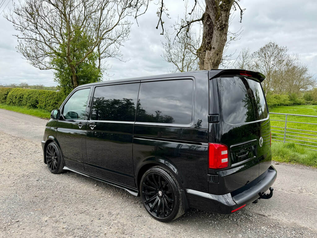 Volkswagen Transporter 2.0 Tdi Bmt 150 Highline Van Dsg RE68CGY Black #2