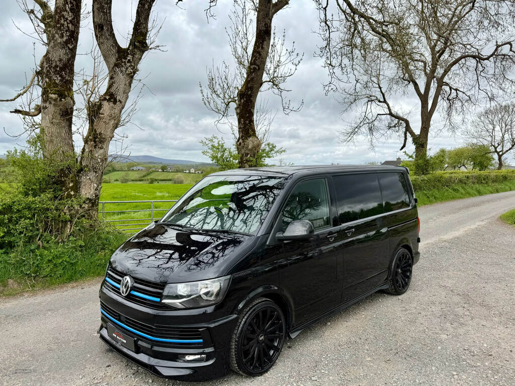 Volkswagen Transporter 2.0 Tdi Bmt 150 Highline Van Dsg RE68CGY Black #4