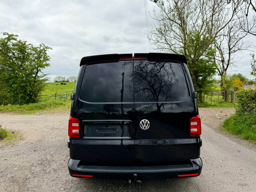 Volkswagen Transporter 2.0 Tdi Bmt 150 Highline Van Dsg RE68CGY Black #6