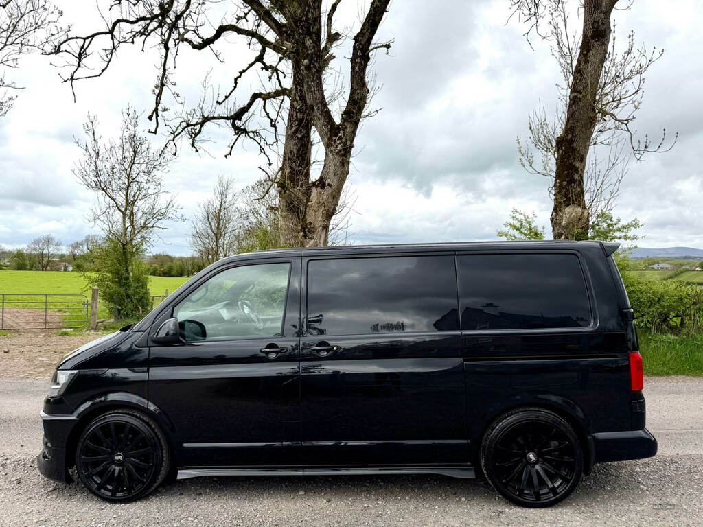 Volkswagen Transporter 2.0 Tdi Bmt 150 Highline Van Dsg RE68CGY Black #5