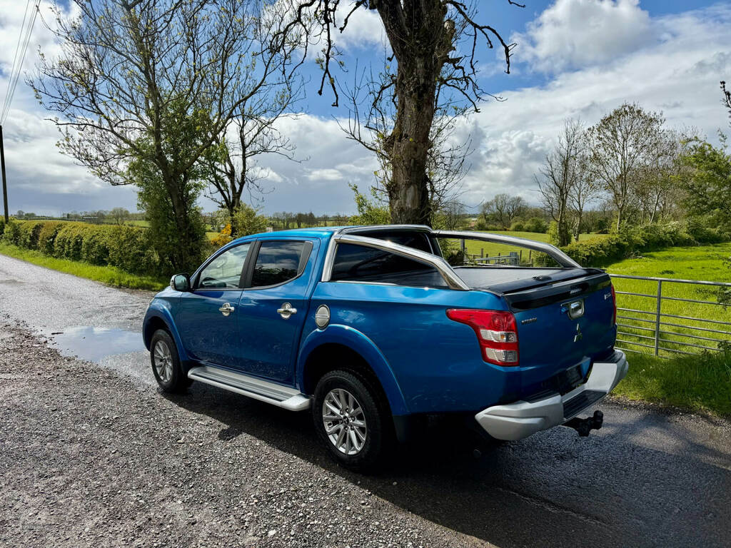 Mitsubishi L200 Double Cab Di-d 178 Barbarian 4Wd Blue