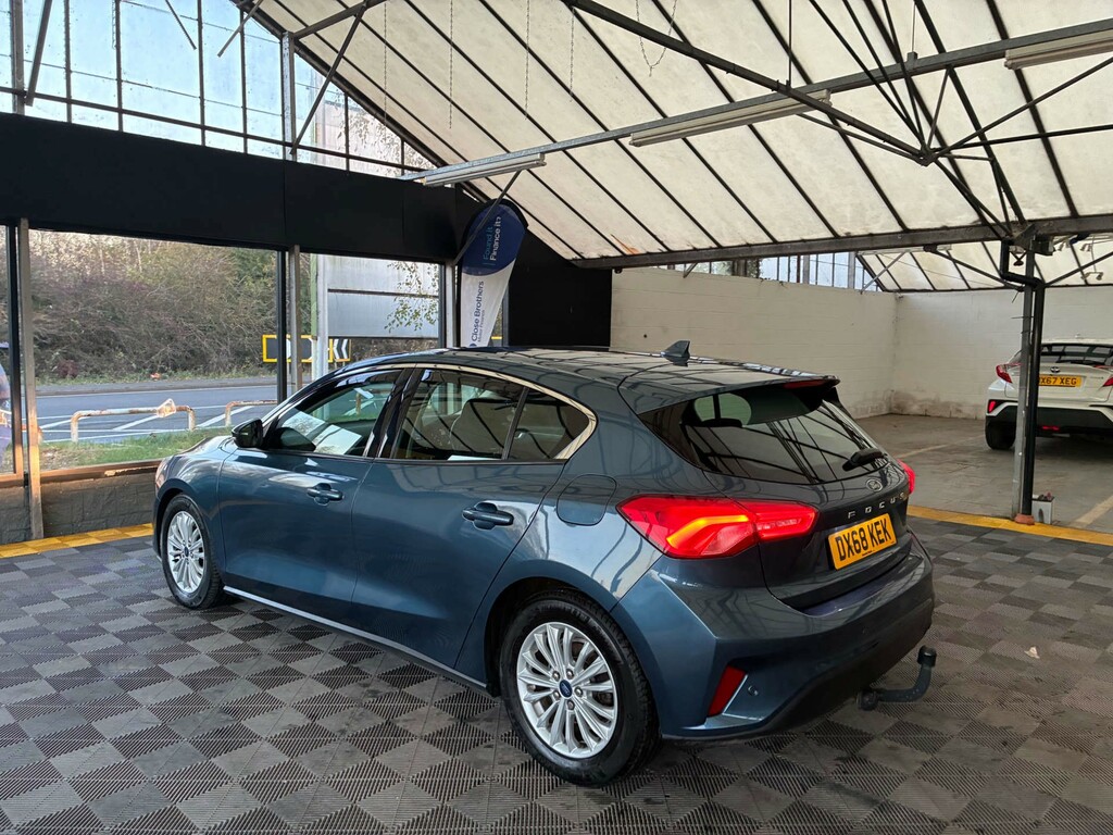 Ford Focus Hatchback DX68KEK Blue #4