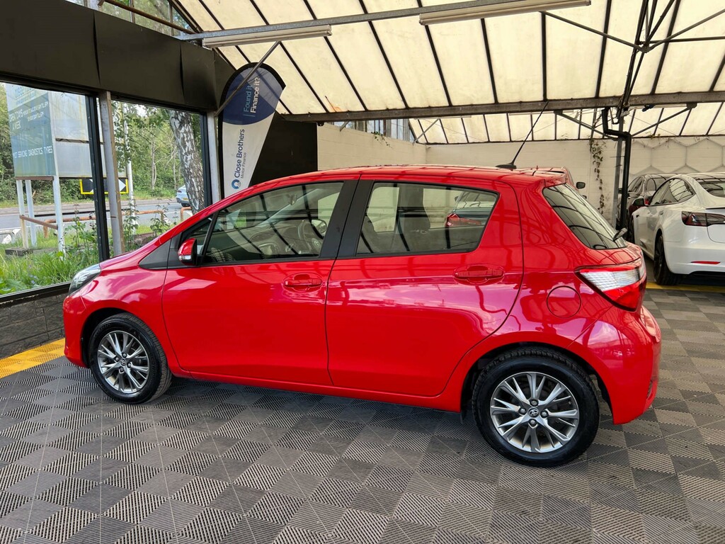 Toyota Yaris Hatchback AJ17XSW Red #4