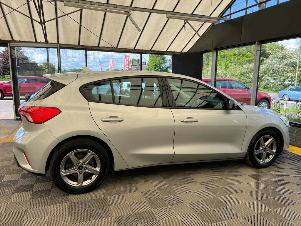 Ford Focus Hatchback RF68OJW Silver #4
