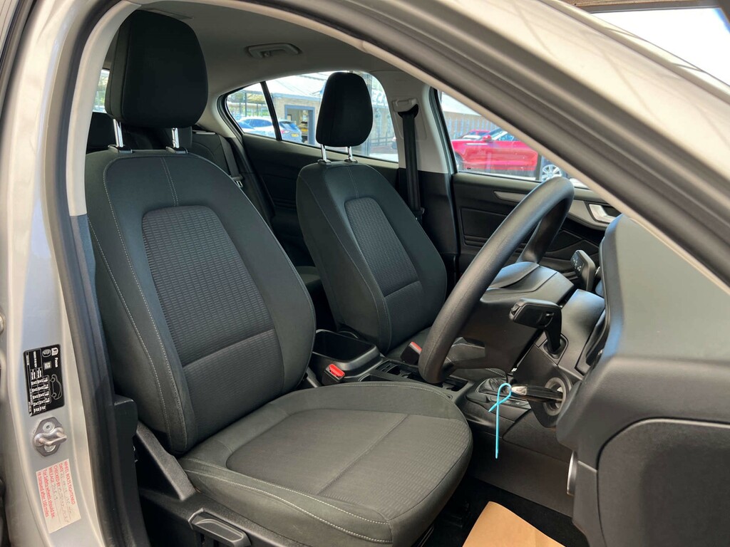 Ford Focus Hatchback RF68OJW Silver #5