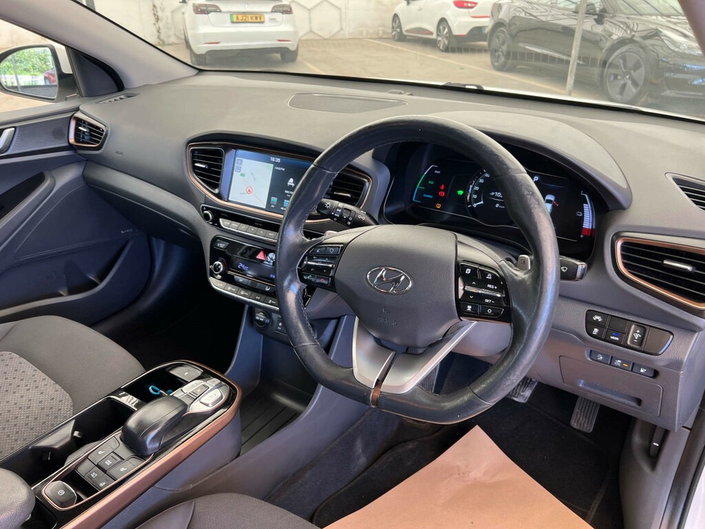 Hyundai Ioniq Hatchback FL68CYS White #6