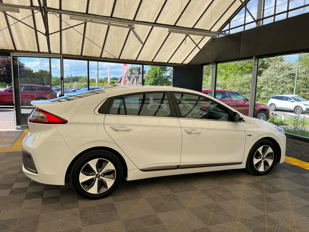 Hyundai Ioniq Hatchback FL68CYS White #5