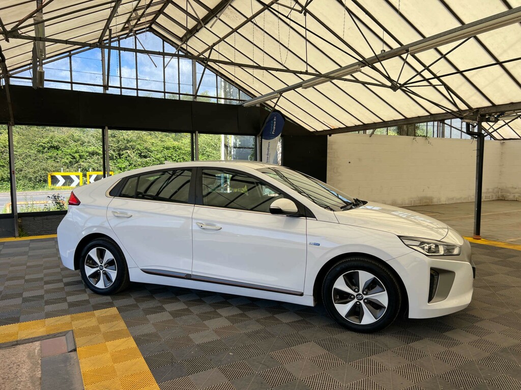 Hyundai Ioniq Hatchback FL68CYS White #2