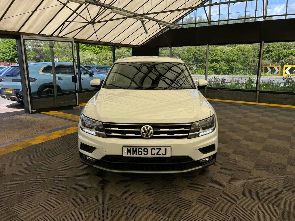 Volkswagen Tiguan Suv MM69CZJ White #3