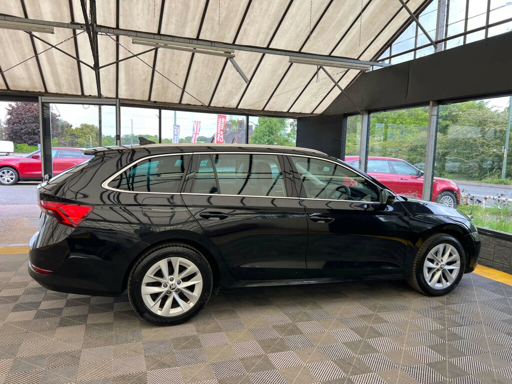 Skoda Octavia Estate LC71VKH Black #6