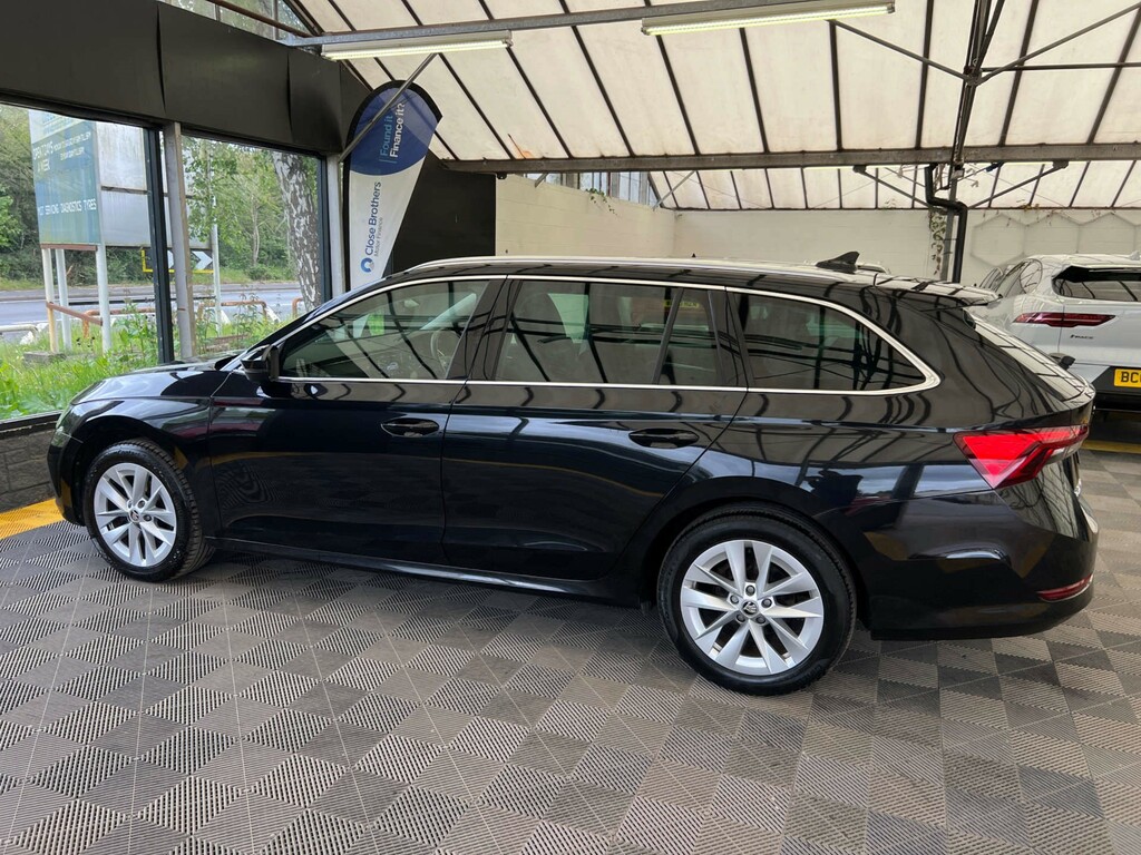 Skoda Octavia Estate LC71VKH Black #4