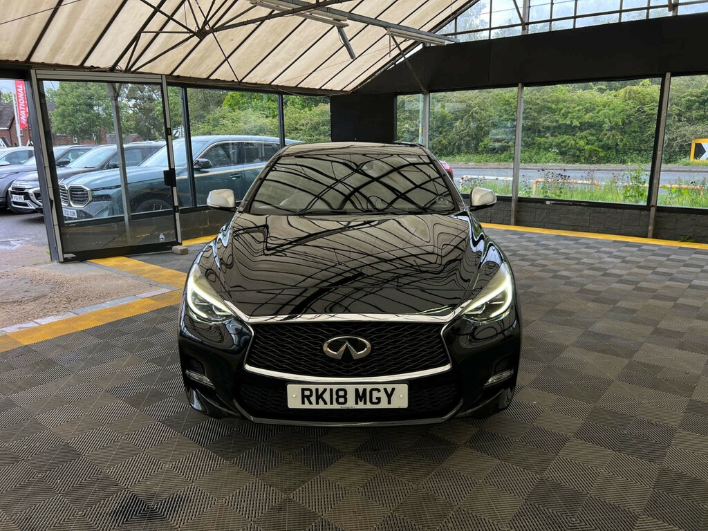 Infiniti Q30 Hatchback Black #2