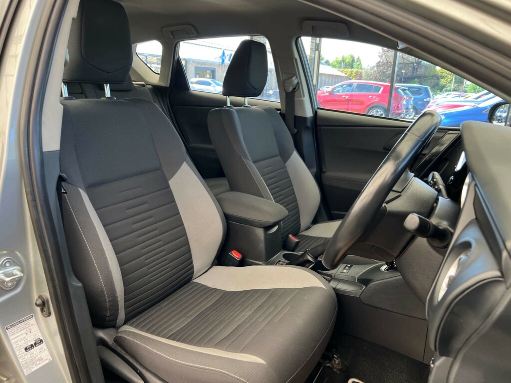 Toyota Auris Hatchback LV68KRO Grey #6