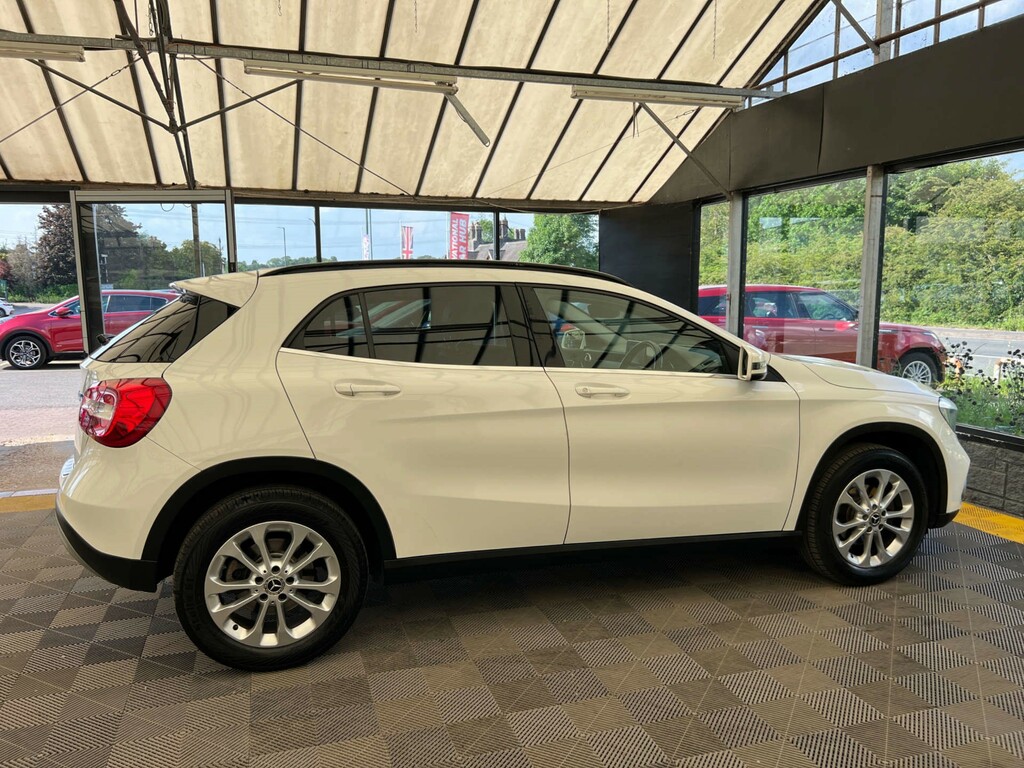 Mercedes-Benz GLA Class Suv WG18UFY White #5