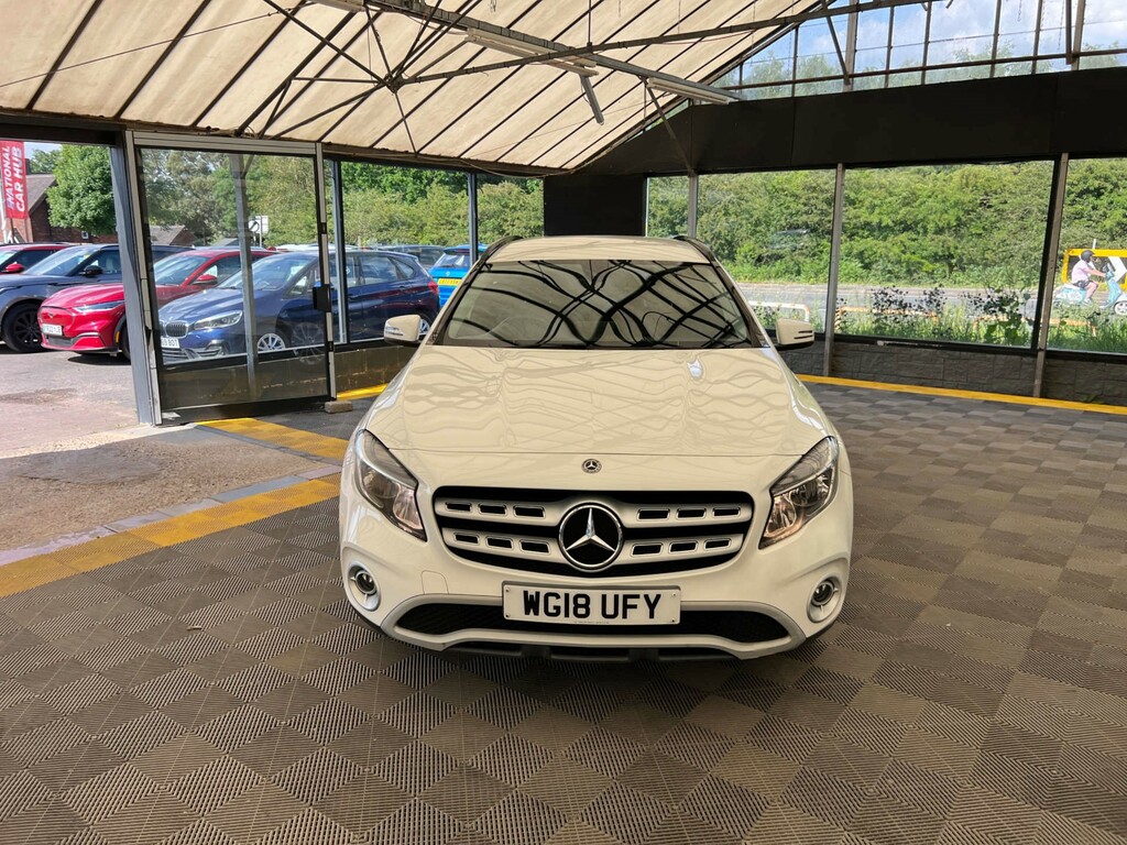 Mercedes-Benz GLA Class Suv WG18UFY White #2