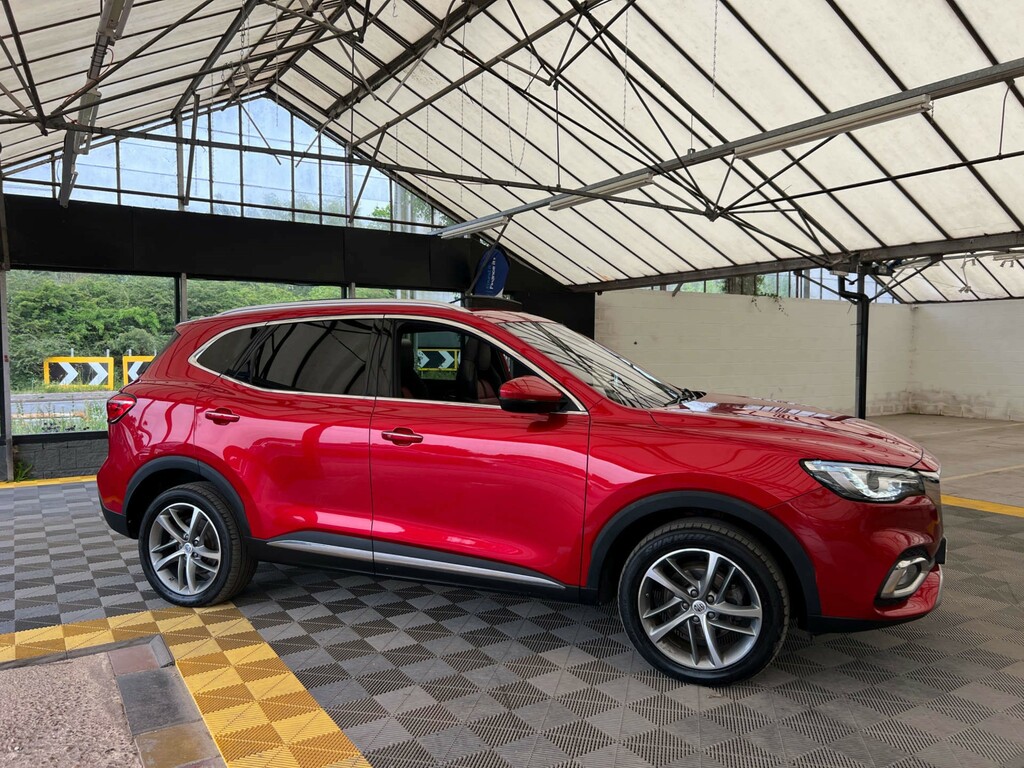 MG HS Suv Red