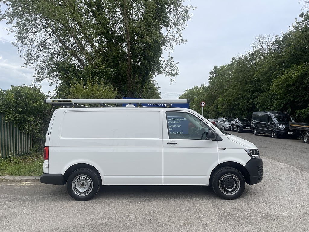 Volkswagen Transporter Transporter Startline Panel Van 1 GM19KNP White #4
