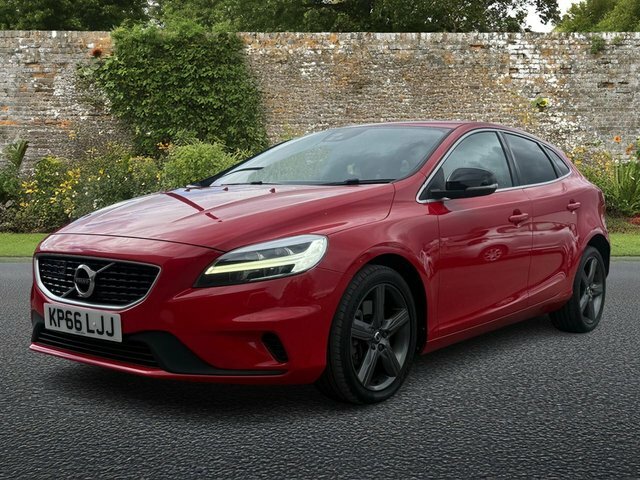 Volvo V40 2.0 D4 R-design Hatchback Euro 6 KP66LJJ Red #3
