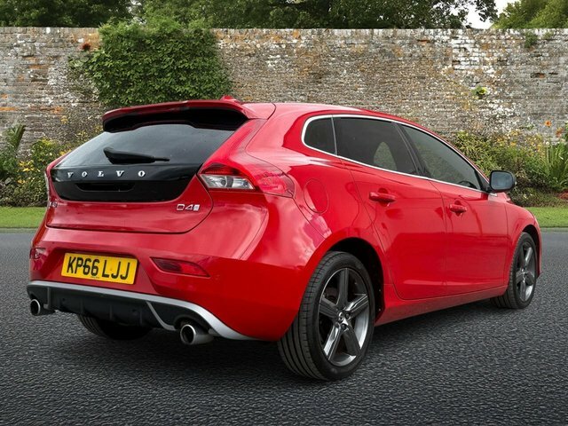 Volvo V40 2.0 D4 R-design Hatchback Euro 6 KP66LJJ Red #4