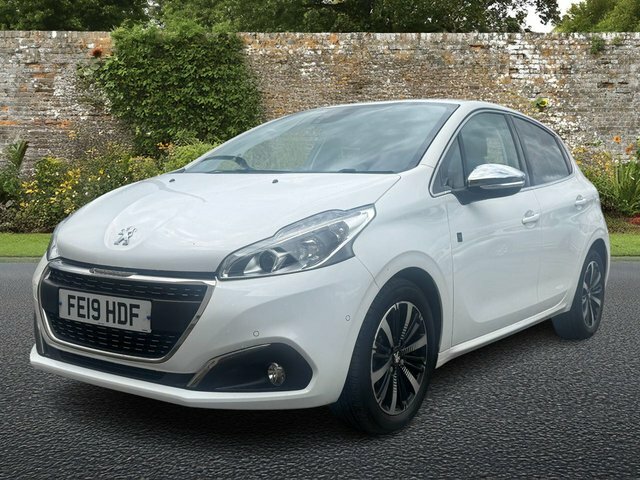 Peugeot 208 1.2 Puretech Tech Edition Hatchback Man FE19HDF White #3