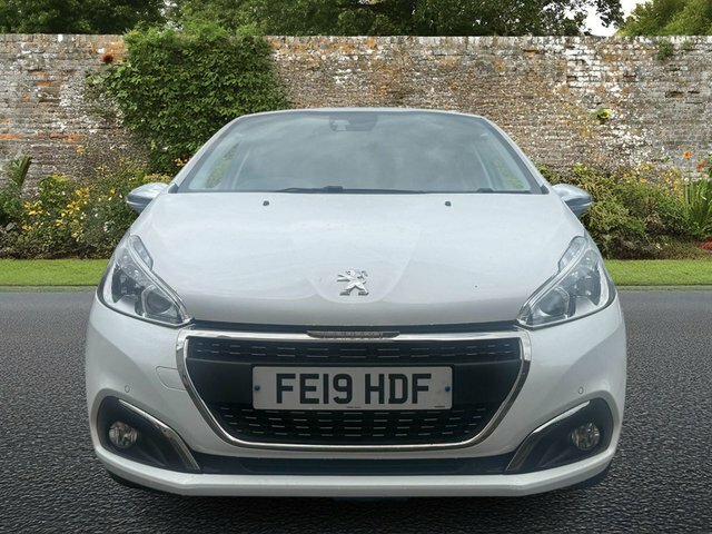 Peugeot 208 1.2 Puretech Tech Edition Hatchback Man FE19HDF White #2