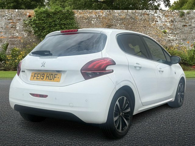 Peugeot 208 1.2 Puretech Tech Edition Hatchback Man FE19HDF White #6