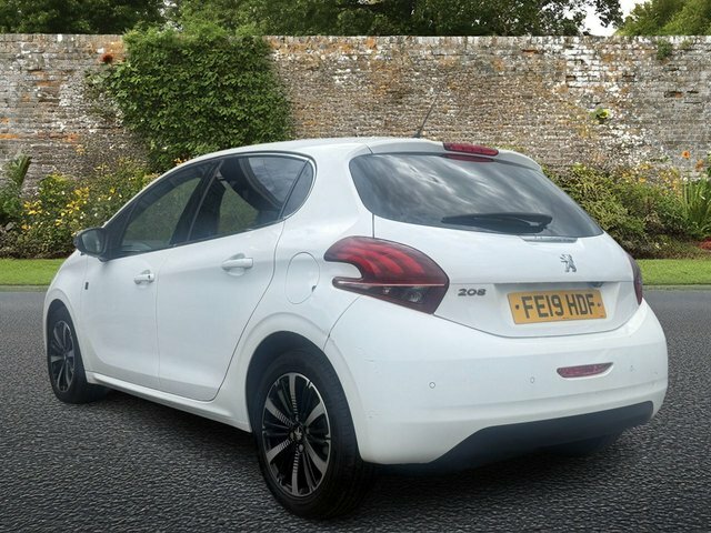 Peugeot 208 1.2 Puretech Tech Edition Hatchback Man FE19HDF White #4