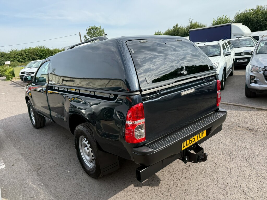 Toyota HILUX D-4d Invincible Blue #5