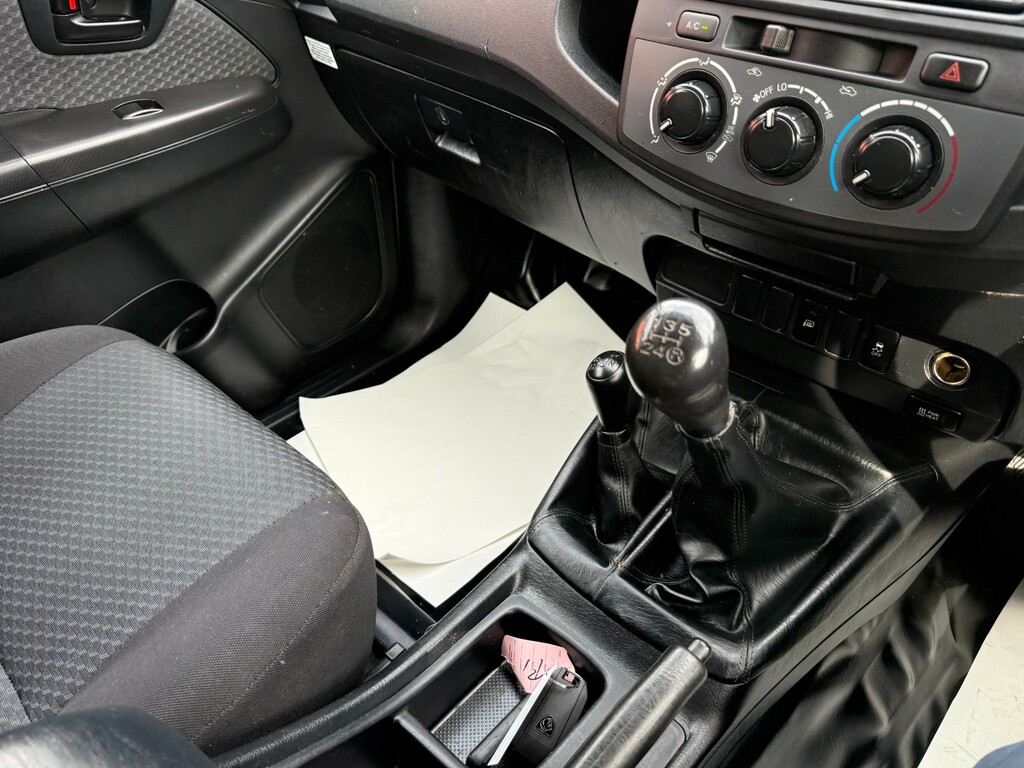 Toyota HILUX D-4d Invincible Blue #15