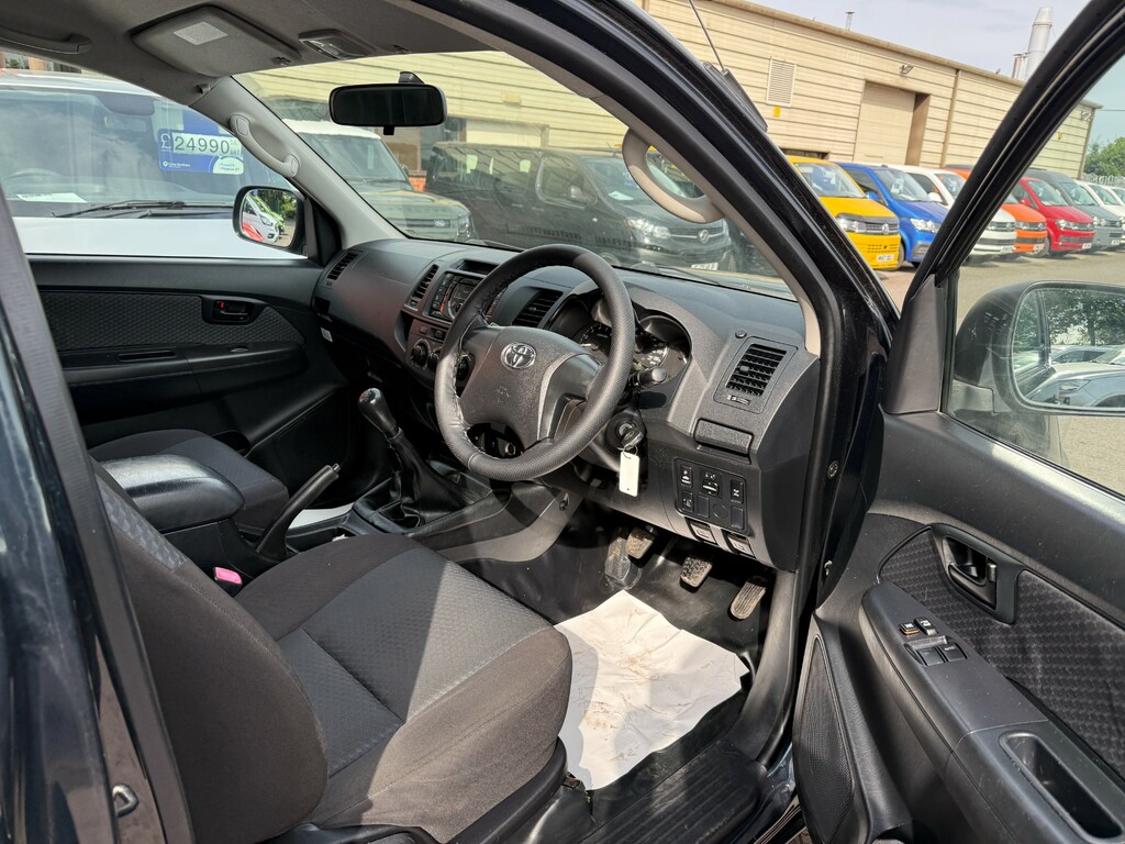 Toyota HILUX D-4d Invincible Blue #12