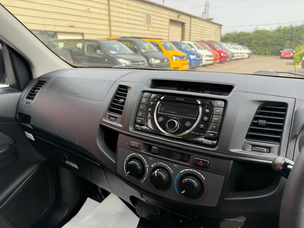 Toyota HILUX D-4d Invincible Blue #13