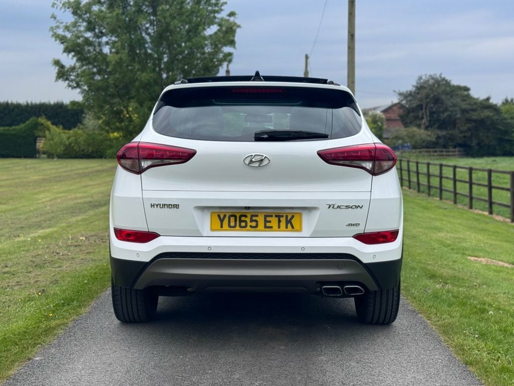 Hyundai Tucson 2L Premium Se White #5