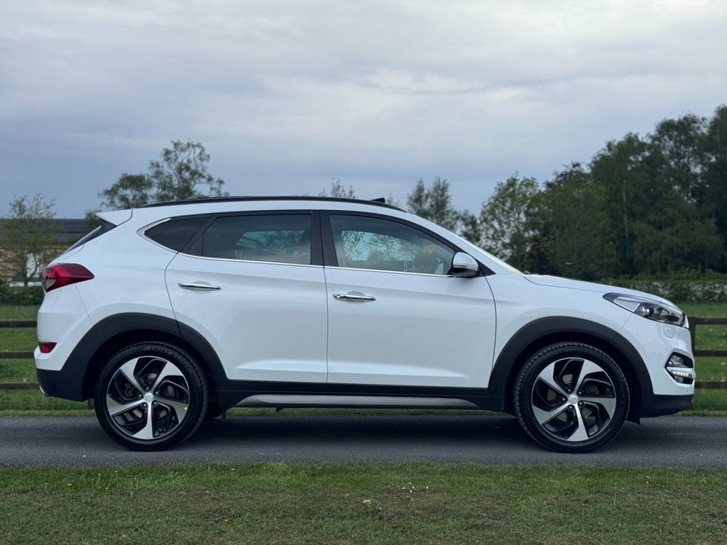 Hyundai Tucson 2L Premium Se White #3