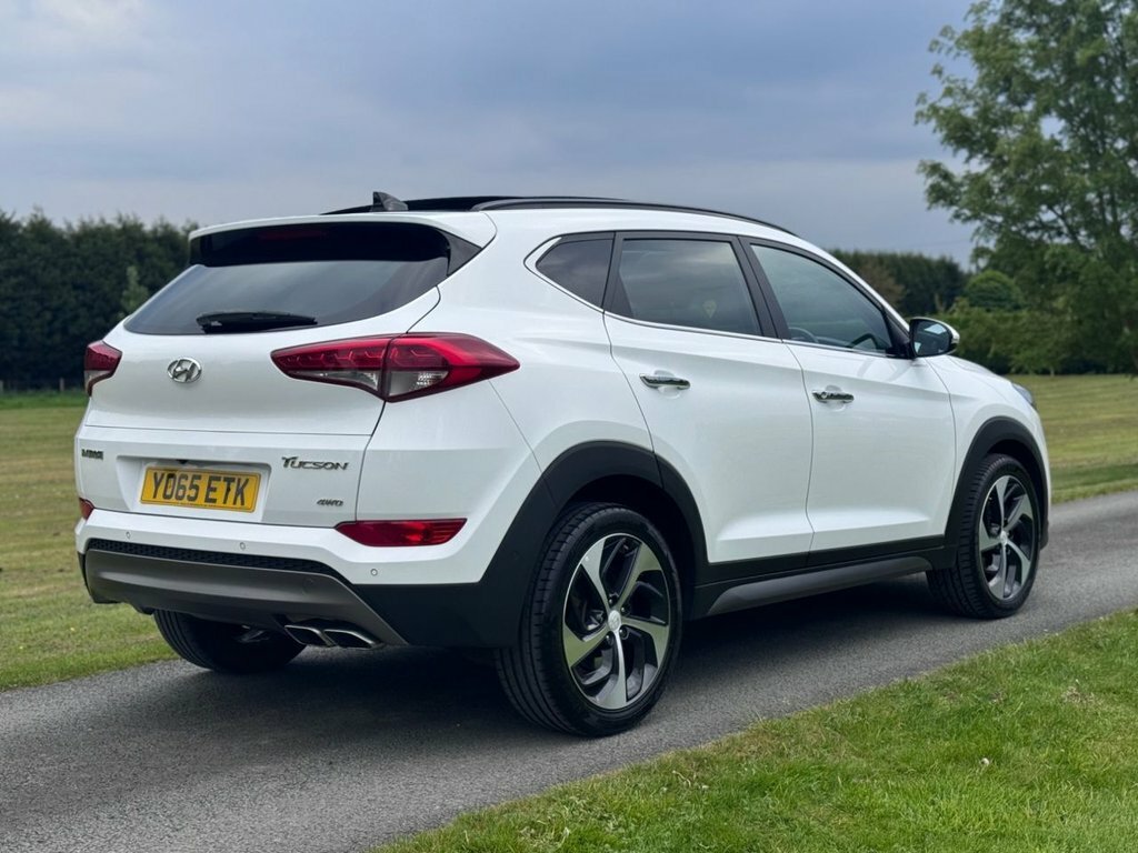 Hyundai Tucson 2L Premium Se White #4