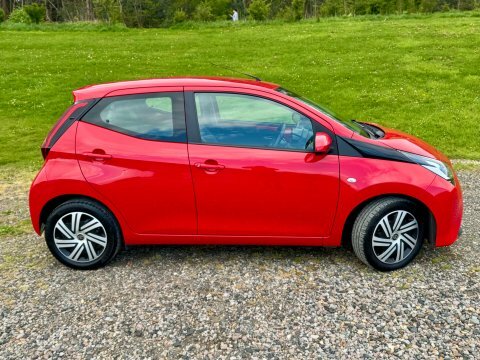 Toyota Aygo Vvt-i X-play Tss LT70KRU Red #2
