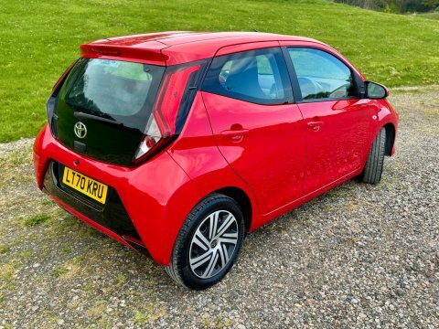 Toyota Aygo Vvt-i X-play Tss LT70KRU Red #3