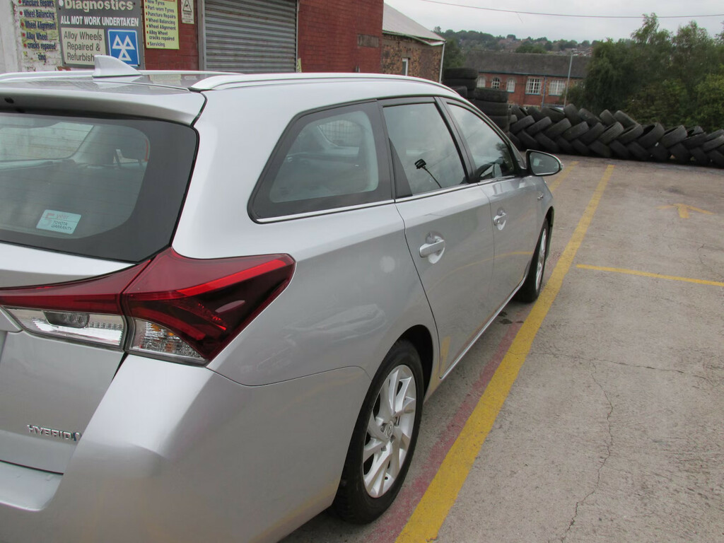 Toyota Auris 1.8 Hybrid Icon Tss Cvt Estate YC68YAV Silver #3