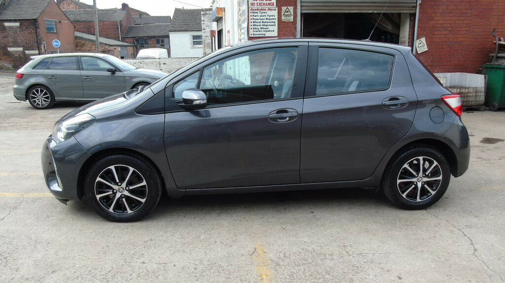 Toyota Yaris 1.5 Vvt-i Icon Tech Cvt Hatchback MW18UUF Grey #4