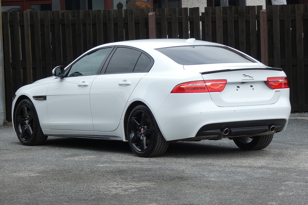 Jaguar XE 2.0I Gpf R-sport Saloon Euro 6 S KF19JHV White #4