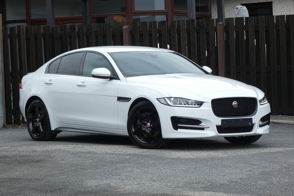 Jaguar XE 2.0I Gpf R-sport Saloon Euro 6 S White