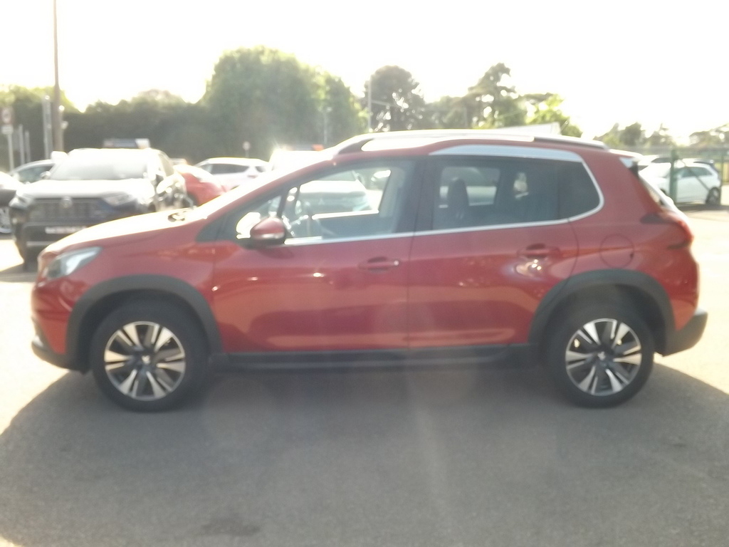 Peugeot 2008 Puretech Allure Premium KF19VVY Red #5