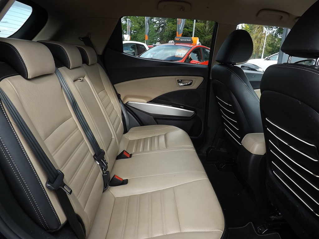 SsangYong Tivoli 1.6 Se 126 Red #26