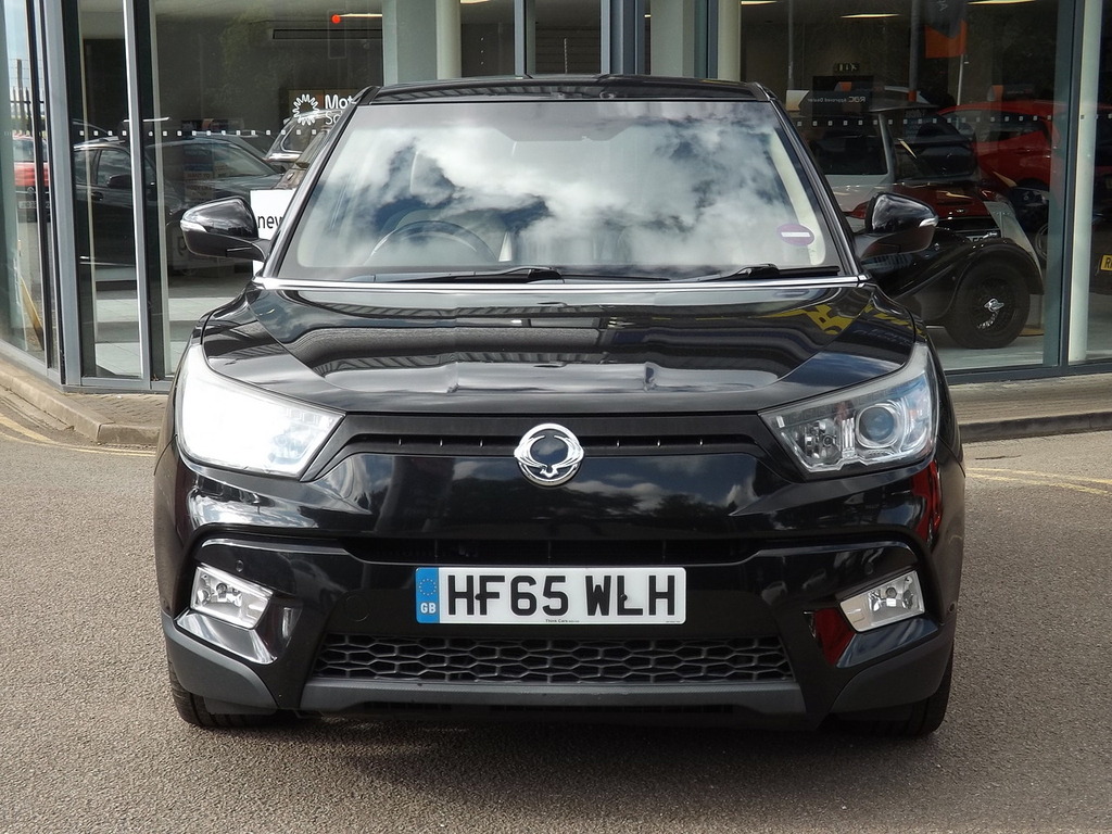 SsangYong Tivoli 1.6 Se 126 Red #2