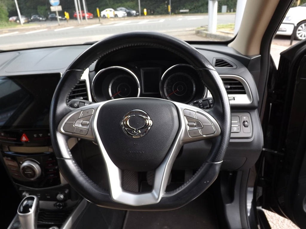 SsangYong Tivoli 1.6 Se 126 Red #11