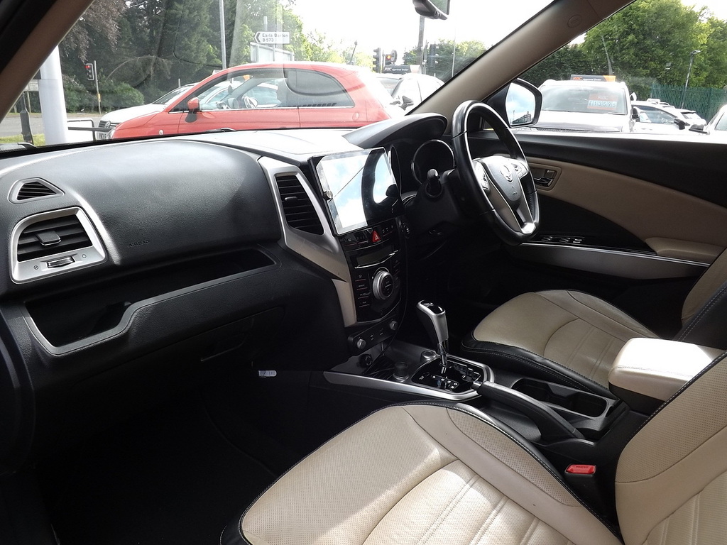 SsangYong Tivoli 1.6 Se 126 Red #27