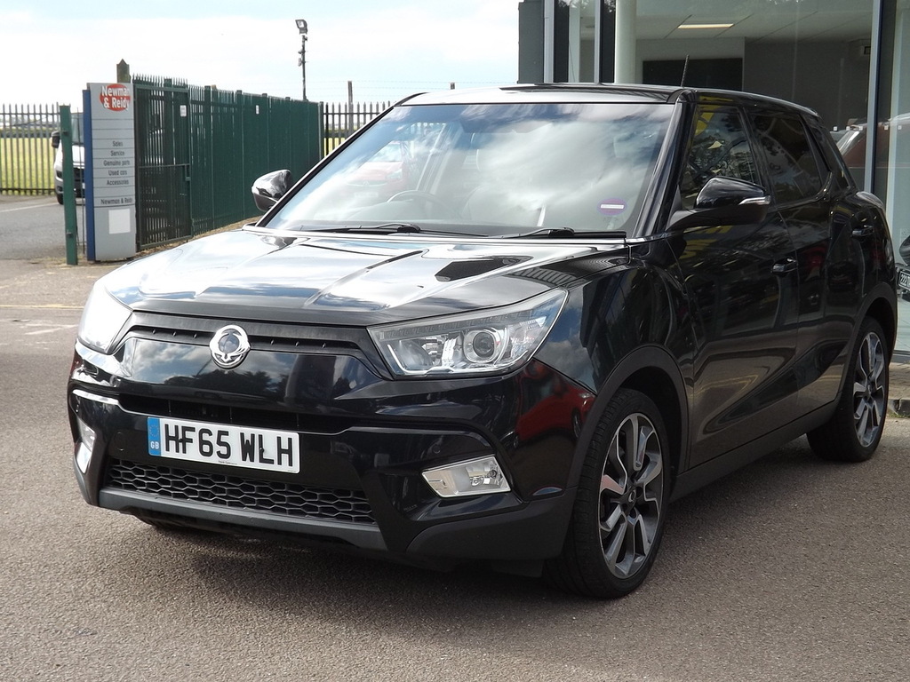 SsangYong Tivoli 1.6 Se 126 Red #1