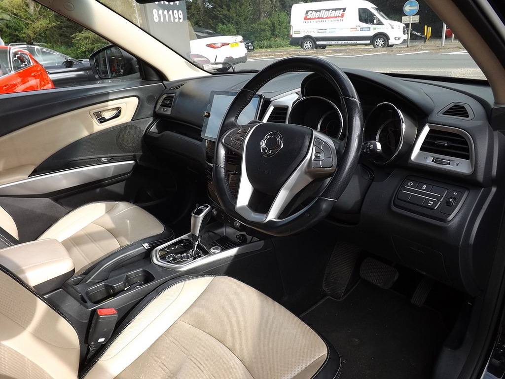SsangYong Tivoli 1.6 Se 126 Red #24
